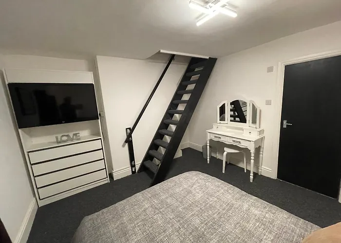 Great Georges Retreat Central Weymouth Beach Contactless Smart Accommodation